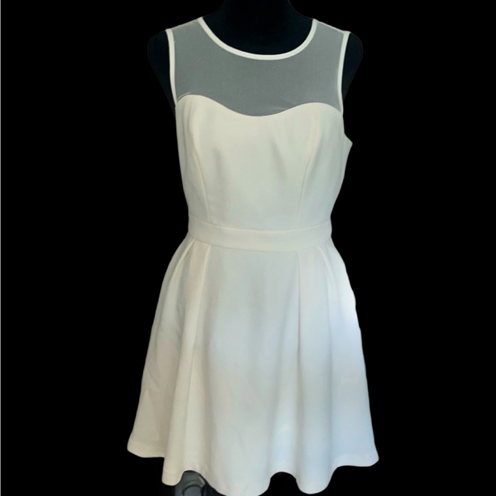 Juniors BCBG Cream Dress, like new size 4❤️
